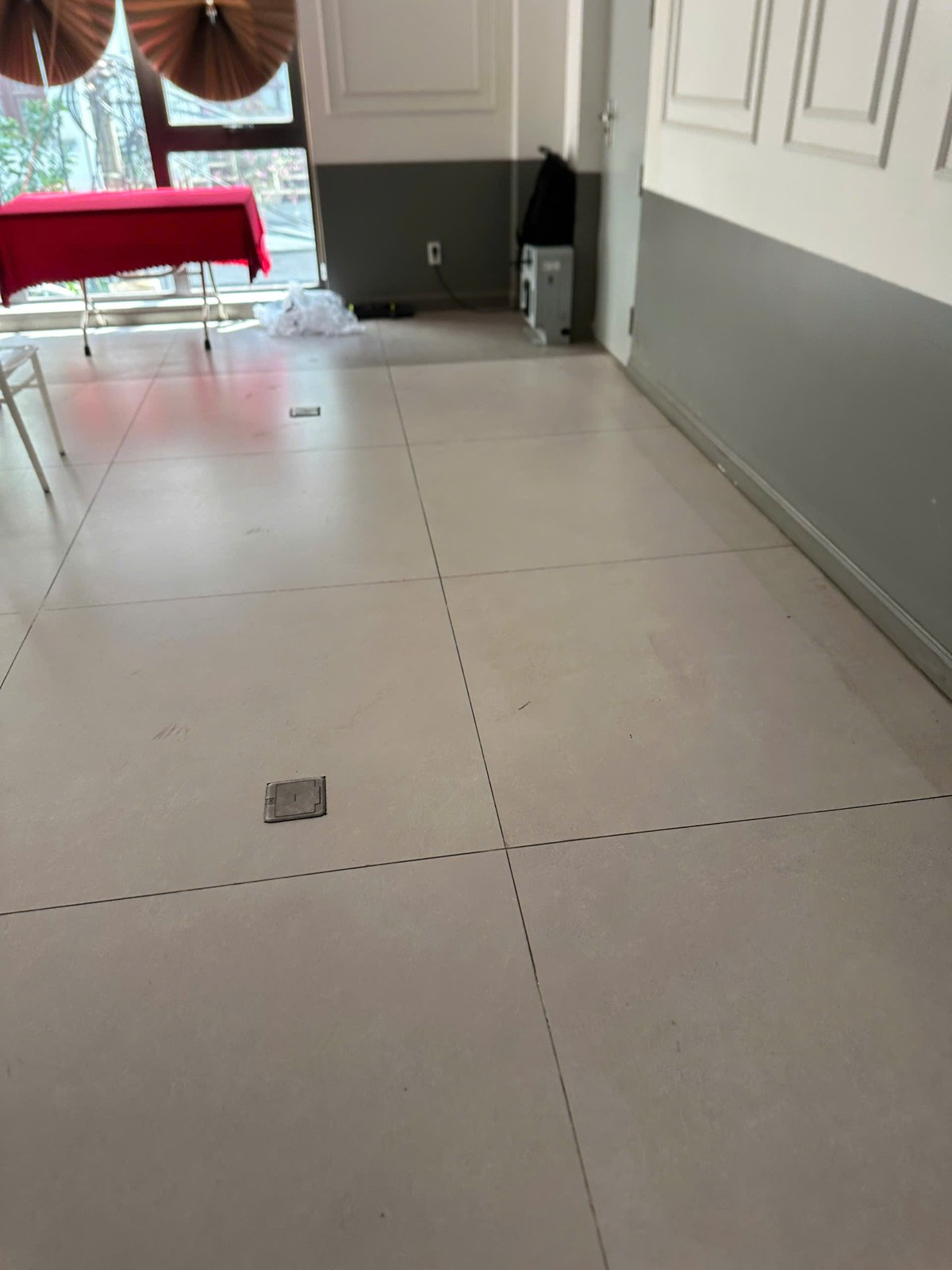 Sàn hội trường sau khi CC1 chạy